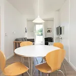Charming 4-person Getaway *