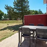 Charming 4-person Getaway 布拉万德